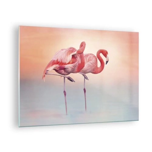 Tablou pe sticlă - Doi flamingi stând în apă cu un fundal pastelat de apus de soare - 70x50cm - În culoarea soarelui care apune - Decorațiune modernă pentru perete pentru living și dormitor ARTTOR