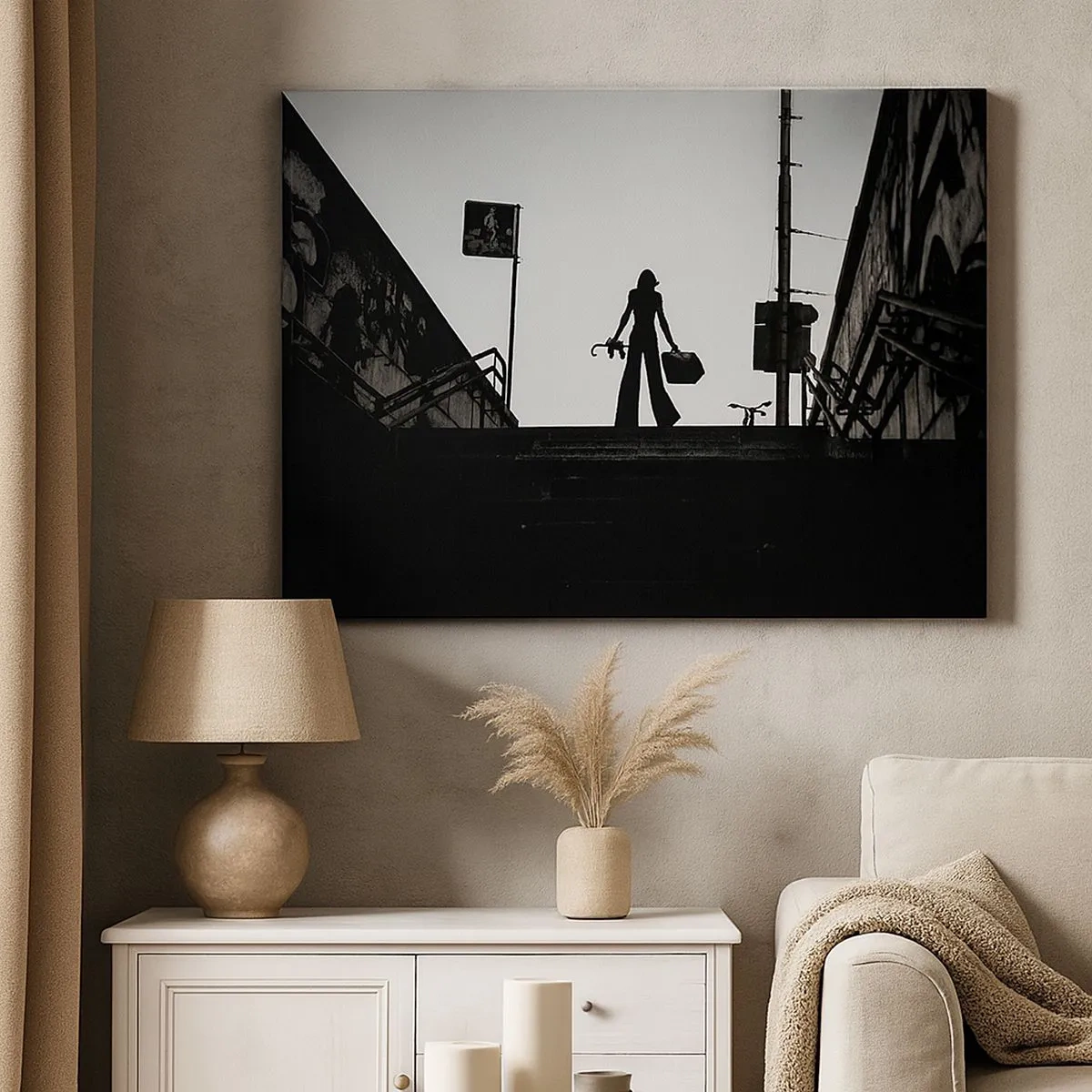 Tablou pe pânză Canvas - Siluetă feminină pe scări, în alb și negru, cu o atmosferă dinamică - 70x50cm - Rătăcire urbană - Decorațiune modernă pentru perete pentru living și dormitor ARTTOR