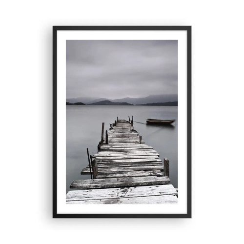 Poster în ramă neagră - Un vechi dig cu o barcă pe ape calme - 50x70cm - Poți pleca mâine - Decorațiune modernă pentru perete pentru living și dormitor ARTTOR