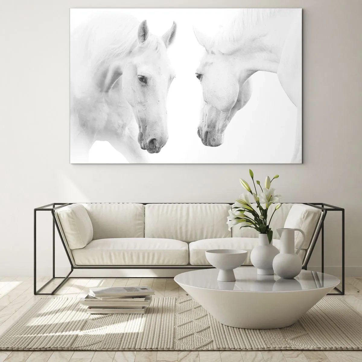 Tablou pe sticlă - Doi cai albi față în față pe un fundal deschis - 70x50cm - Este aceasta o prietenie...? - Decorațiune modernă pentru perete pentru living și dormitor ARTTOR