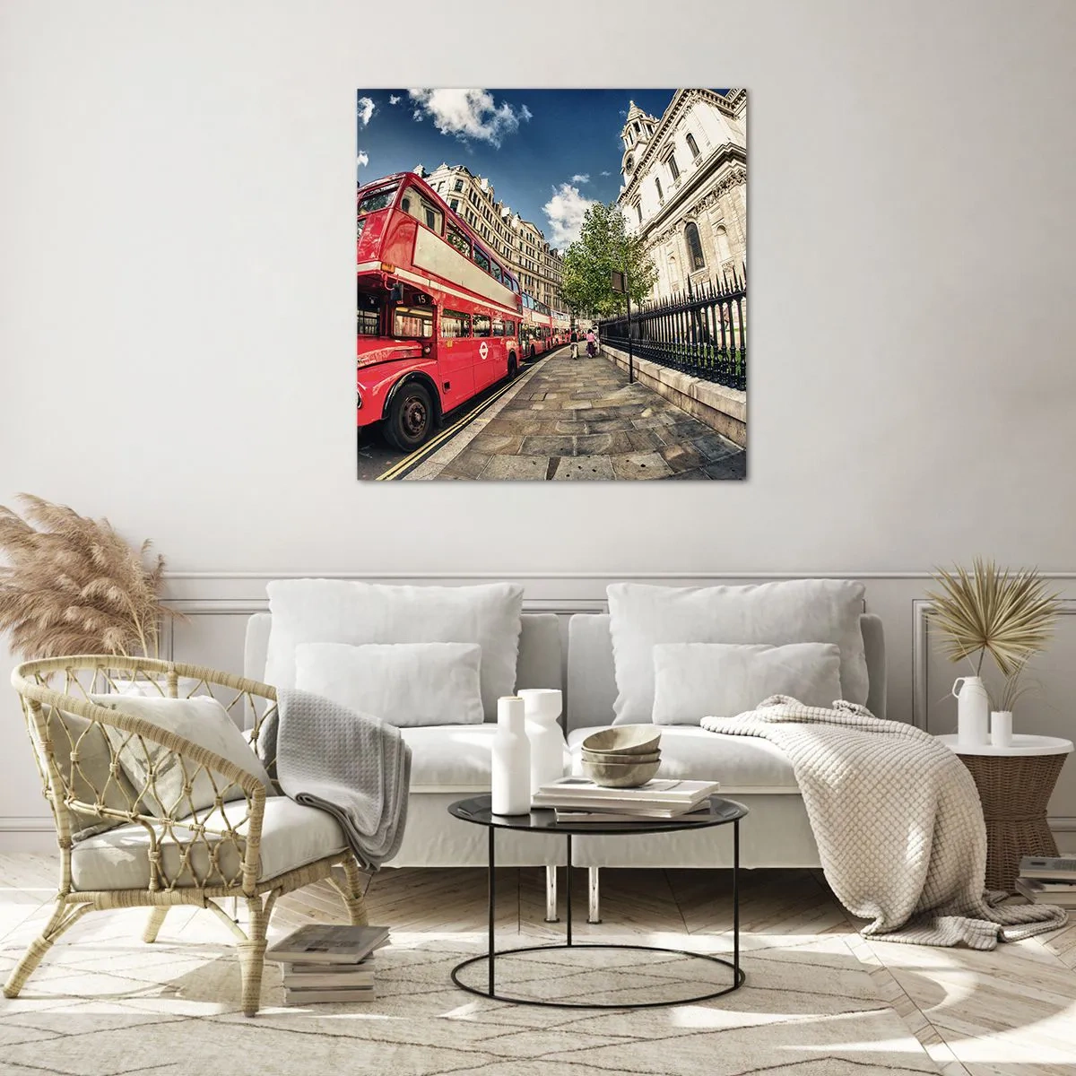 Tablou pe sticlă - Stradă din Londra în gri și roșu - 40x40 cm