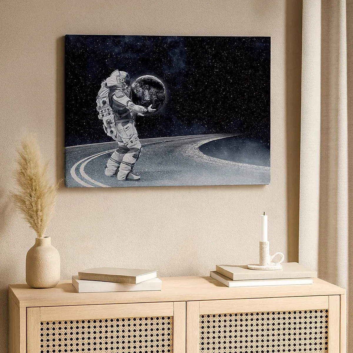Tablou pe pânză Canvas - Astronautul cu Pământul pe fundalul cerului înstelat - 70x50cm - Pe Calea Lactee - Decorațiune modernă pentru perete pentru living și dormitor ARTTOR