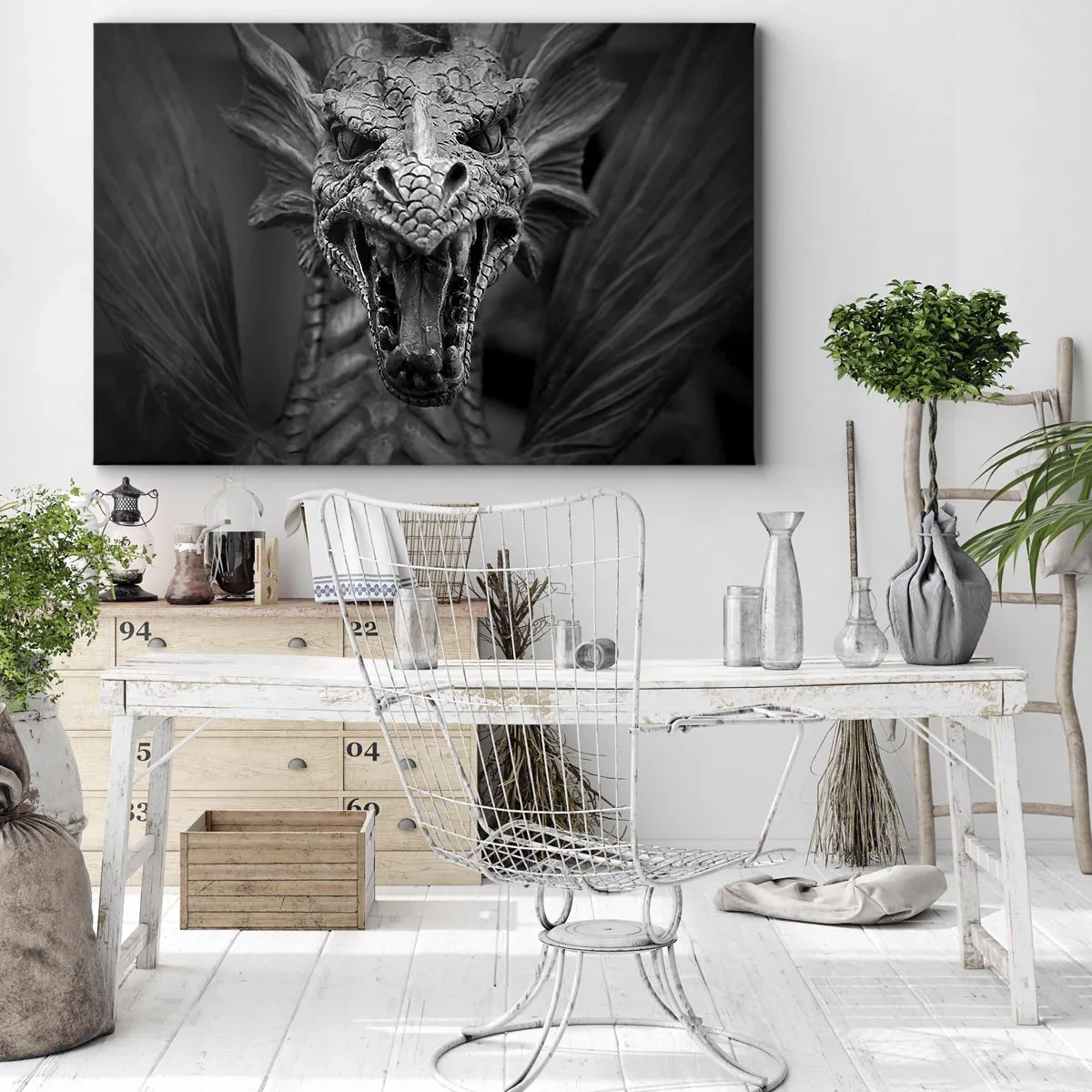 Tablou pe pânză Canvas - Un cap de dragon amenințător în alb și negru, cu detalii expresive. - 70x50cm - Dragon de basm în gri - Decorațiune modernă pentru perete pentru living și dormitor ARTTOR