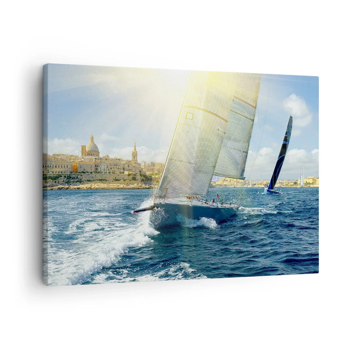 Tablou pe pânză Canvas - Cursă de iahturi pe fundalul unei coaste însorite - 70x50cm - E timpul să părăsim orașul - Decorațiune modernă pentru perete pentru living și dormitor ARTTOR