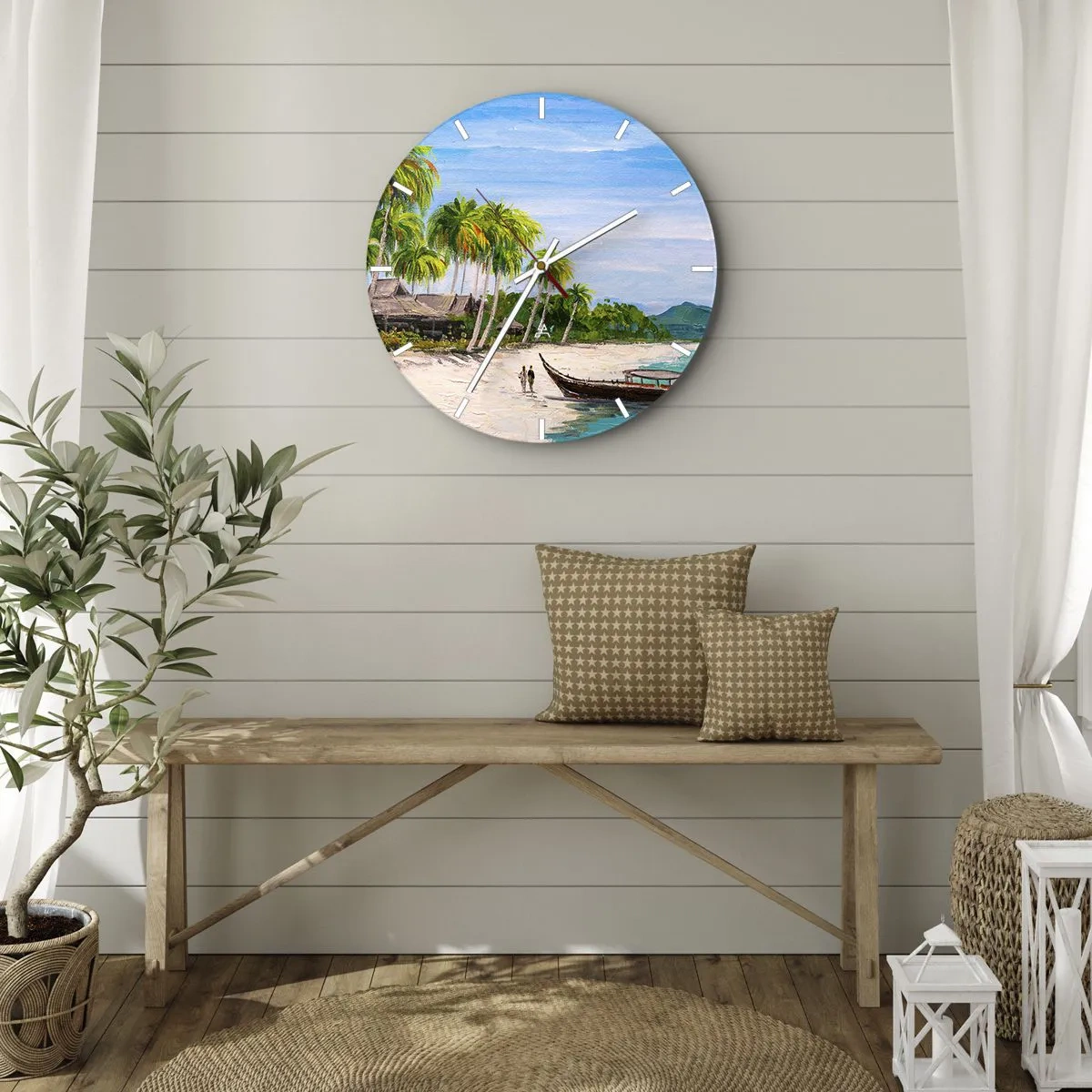Ceas de perete - Ceas pe sticlă - O plajă cu palmieri, o barcă și clădiri exotice în fundal - 30x30cm - Un vis exotic - Decorațiune modernă pentru perete pentru living, bucătărie și dormitor ARTTOR