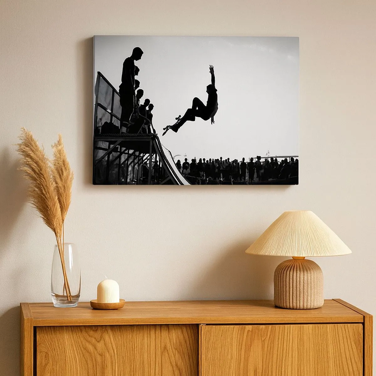 Tablou pe pânză Canvas - Scenă de skateboarding alb-negru pe o rampă - 70x50cm - Eroi și spectatori - Decorațiune modernă pentru perete pentru living și dormitor ARTTOR