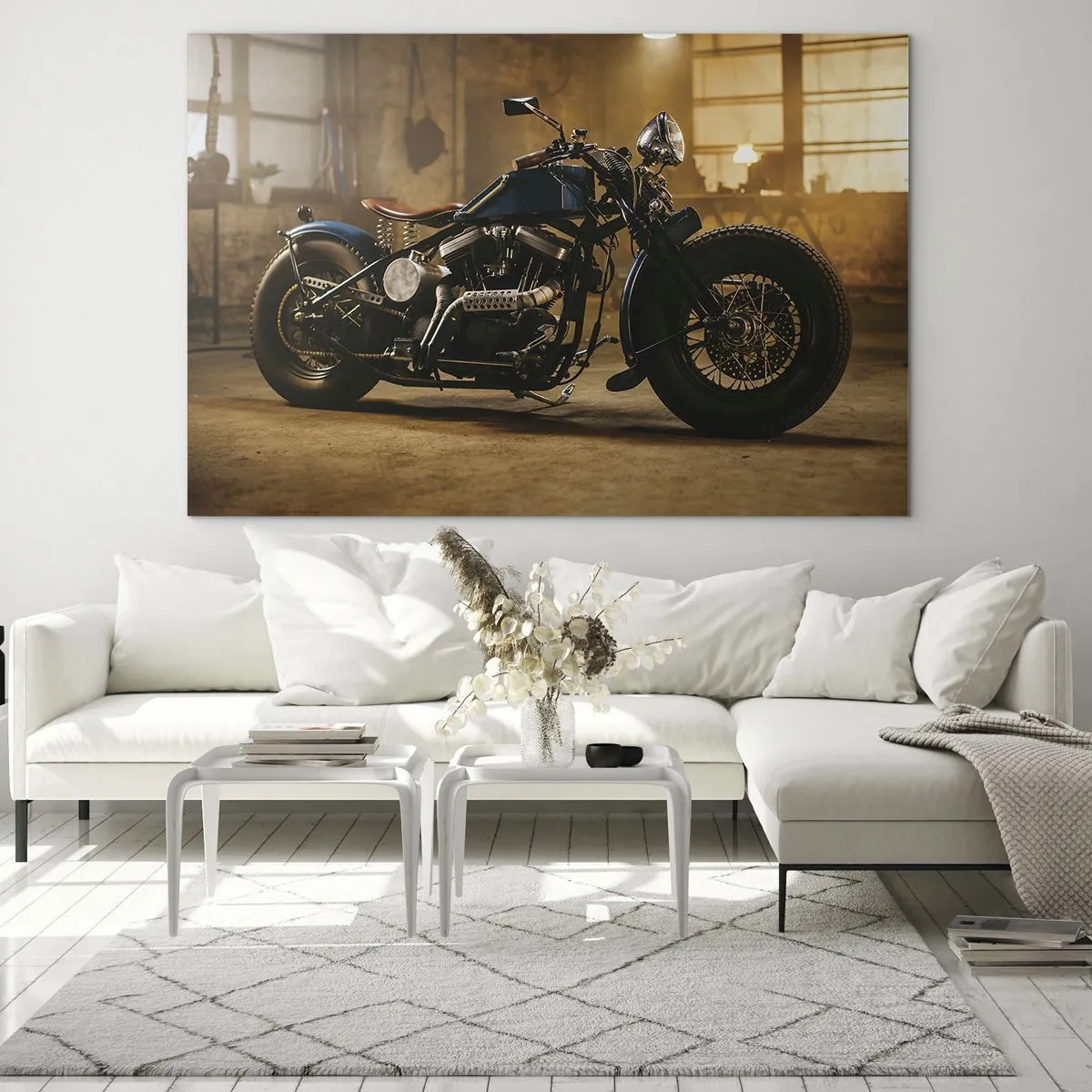 Tablou pe sticlă - Fotografie atmosferică a unei motociclete clasice într-un garaj - 70x50cm - Pot să fac totul - Decorațiune modernă pentru perete pentru living și dormitor ARTTOR