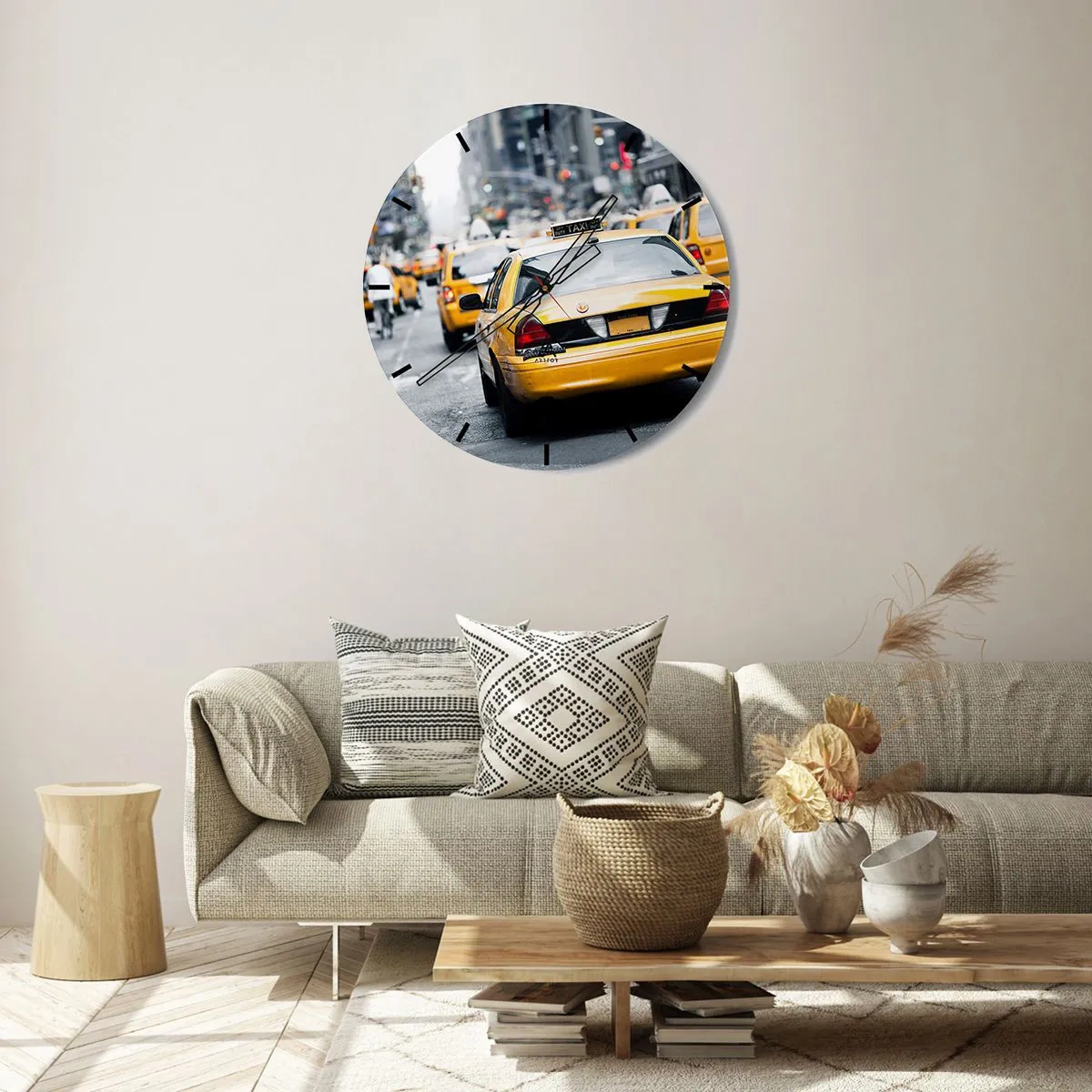 Ceas de perete - Ceas pe sticlă - Taxiuri galbene pe o stradă aglomerată din centrul orașului - 30x30cm - Doar în acest oraș - Decorațiune modernă pentru perete pentru living, bucătărie și dormitor ARTTOR