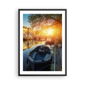 Poster în ramă neagră - Canal cu barcă la apus - 50x70cm - Dimineața în Amsterdam - Decorațiune modernă pentru perete pentru living și dormitor ARTTOR