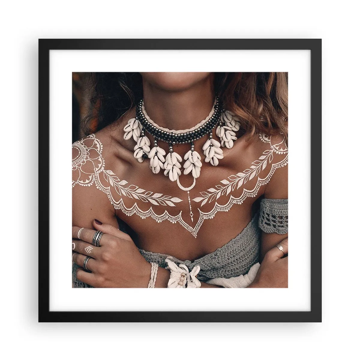 Poster în ramă neagră - Talismanele, ritualurile feminității - 40x40 cm