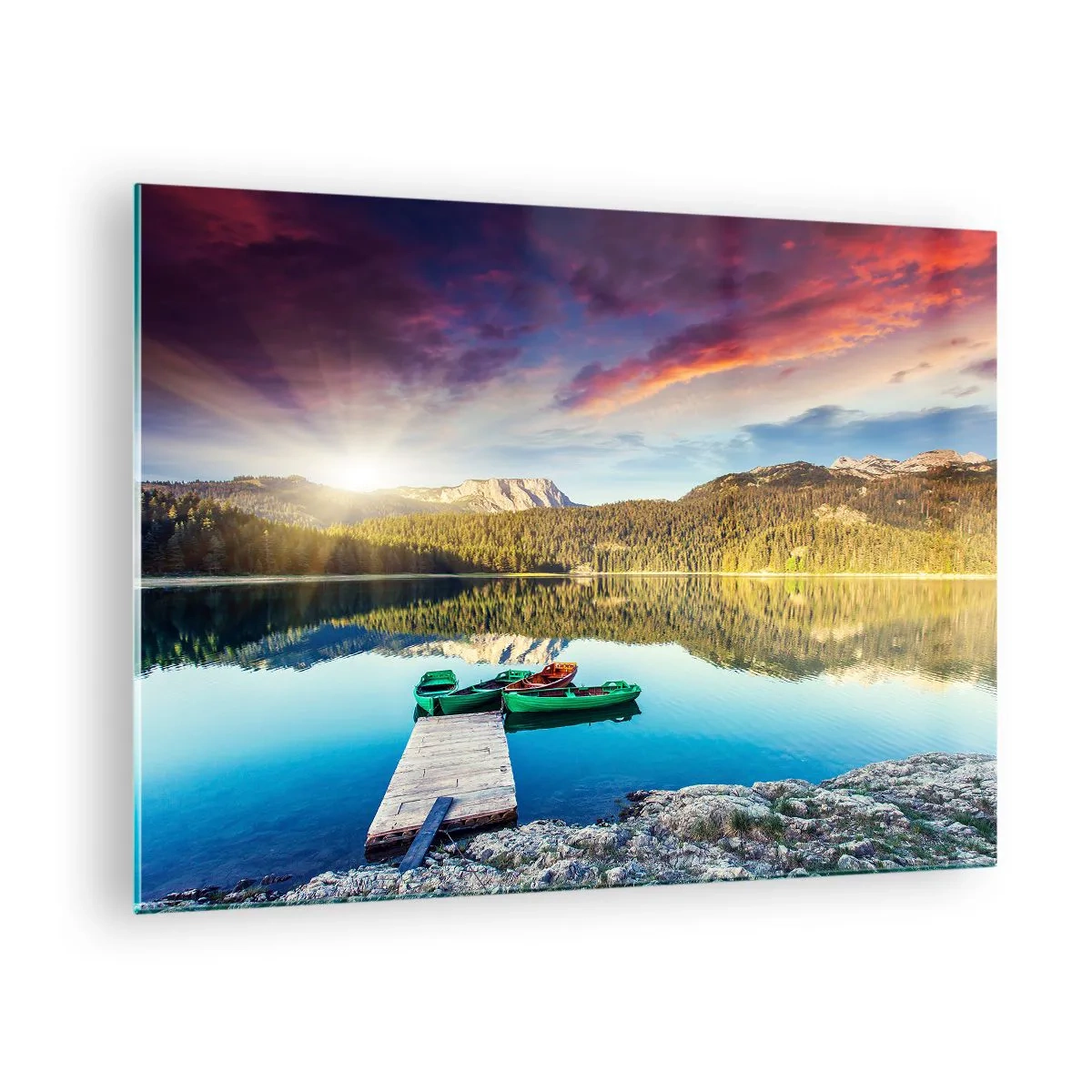 Tablou pe sticlă - Un lac pitoresc cu un dig de lemn și bărci la apus - 70x50cm - Spre o apă netedă ca o oglindă - Decorațiune modernă pentru perete pentru living și dormitor ARTTOR