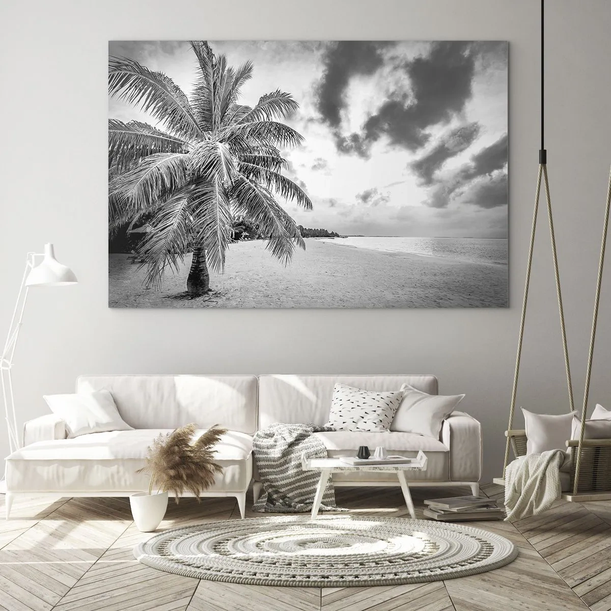 Tablou pe sticlă - Un palmier alb-negru pe o plajă goală, cu cer înnorat. - 70x50cm - Când tânjești după singurătate... - Decorațiune modernă pentru perete pentru living și dormitor ARTTOR