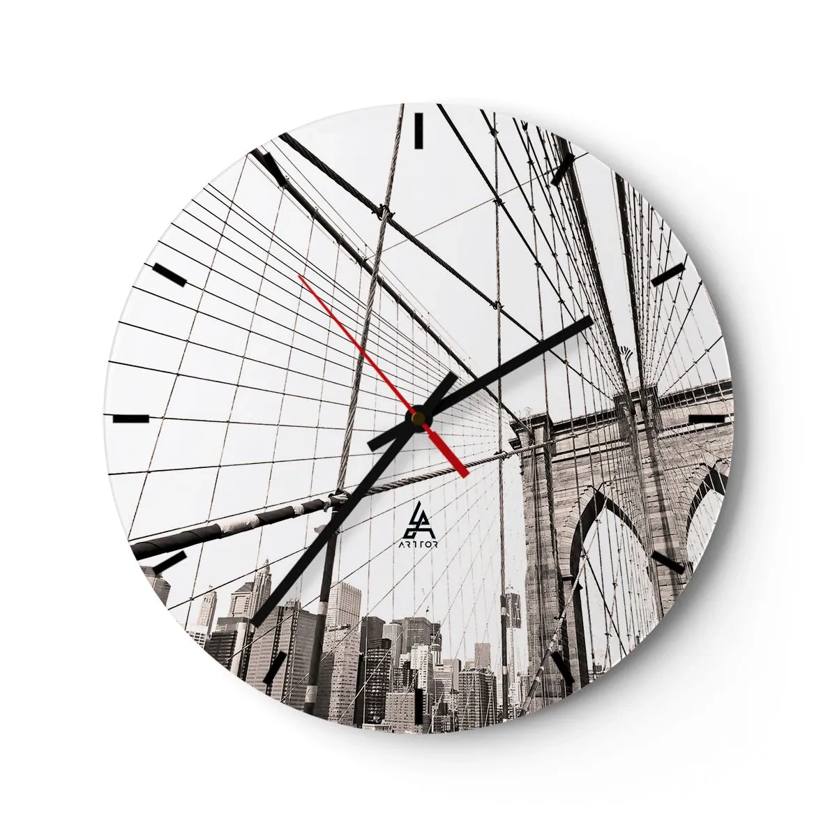 Ceas de perete - Ceas pe sticlă - O imagine a unui pod de frânghie cu orizontul orașului în fundal, în nuanțe de gri. - 30x30cm - Catedrala din New York - Decorațiune modernă pentru perete pentru living, bucătărie și dormitor ARTTOR