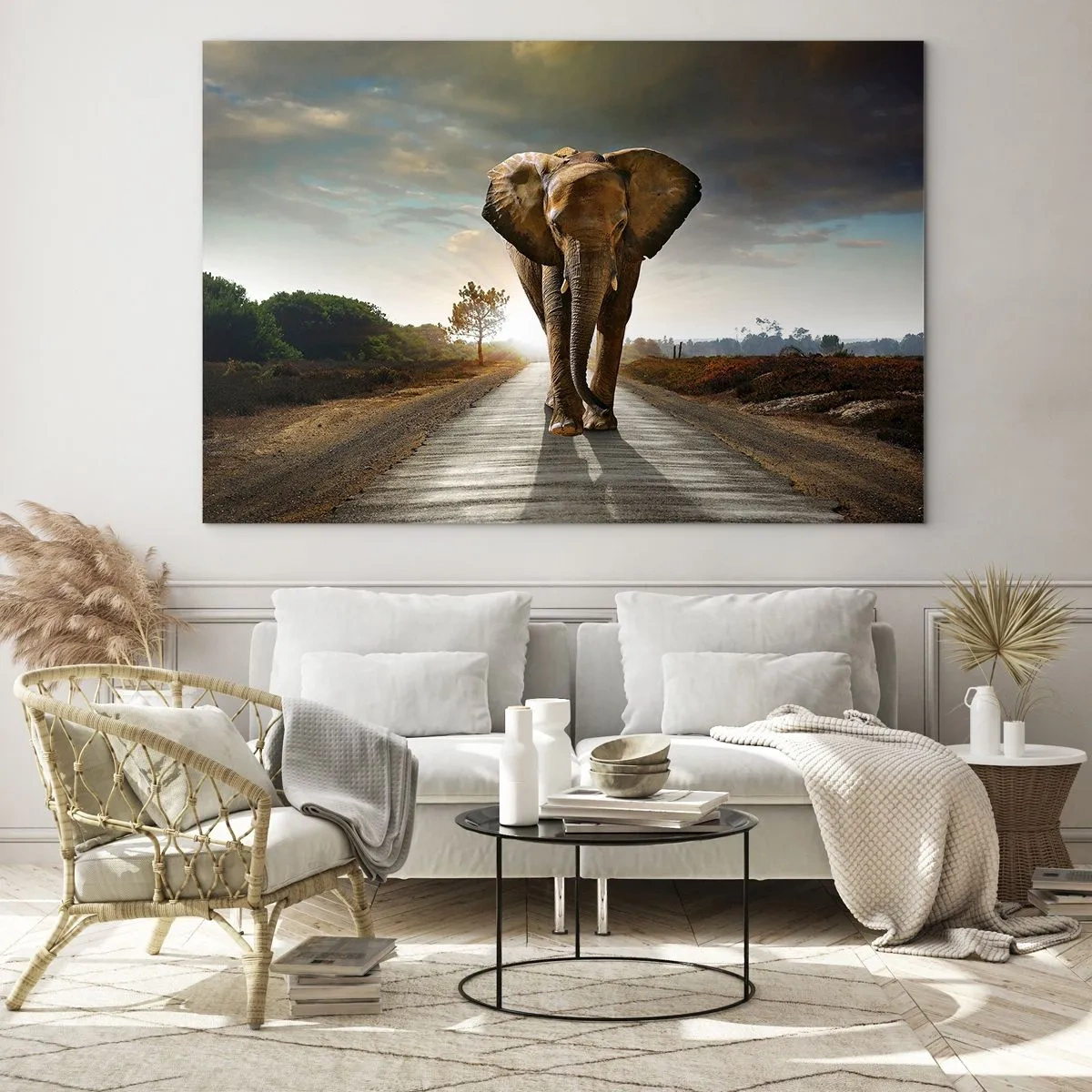 Tablou pe sticlă - Un elefant mergând pe drum la apus - 70x50cm - Și-a pierdut cipicii... - Decorațiune modernă pentru perete pentru living și dormitor ARTTOR