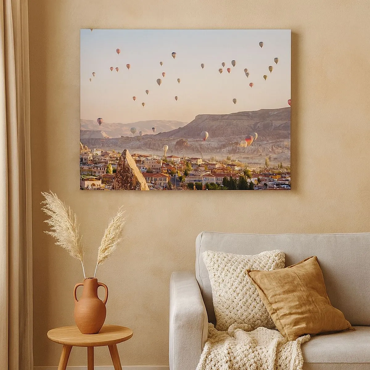 Tablou pe pânză Canvas - Cappadocia cu baloane pe fundalul dealurilor pitorești - 70x50cm - Ca niște nave pe cer - Decorațiune modernă pentru perete pentru living și dormitor ARTTOR