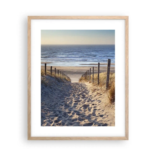 Poster în ramă de stejar deschis - Zumzet de mare, o plajă sălbatică printre ierburi... - 40x50 cm