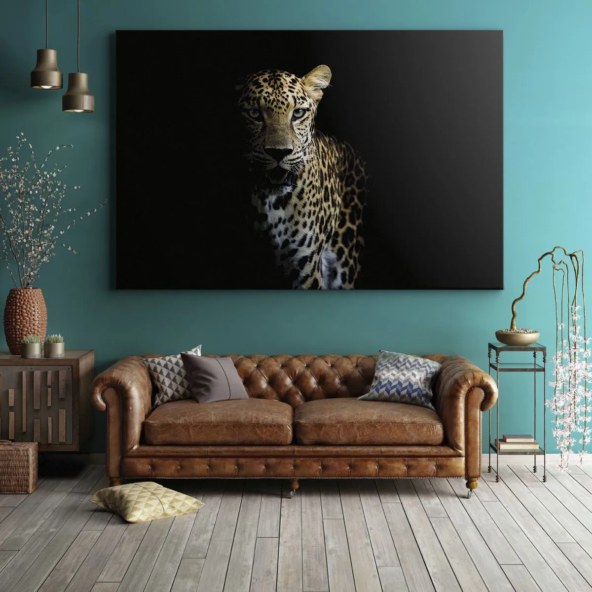 Tablou pe pânză Canvas - Un leopard pe un fundal întunecat cu o privire intensă - 70x50cm - Frumusețe întunecată - Decorațiune modernă pentru perete pentru living și dormitor ARTTOR
