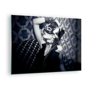 Tablou pe sticlă - O figură mascată pe un perete cu model în nuanțe de alb și negru - 70x50cm - Decorațiuni, ornamente, modele... - Decorațiune modernă pentru perete pentru living și dormitor ARTTOR