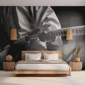 Tapet Standard Eco - Un războinic într-un kimono ținând o katana într-o fotografie dinamică - 100x70cm - Sufletul unui războinic - Decorațiune modernă pentru perete pentru living și dormitor ARTTOR