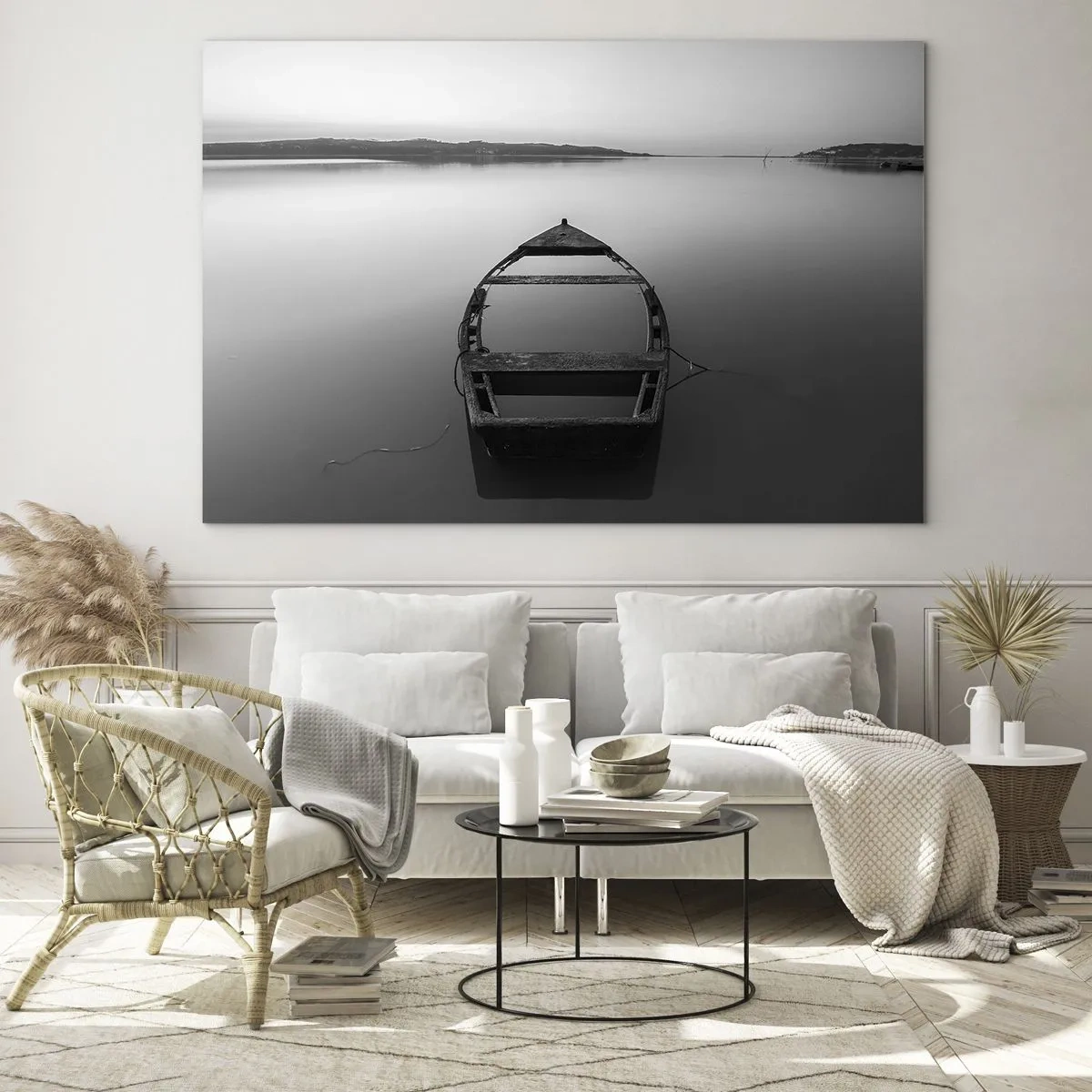 Tablou pe sticlă - O barcă veche pe o suprafață calmă a apei, în alb și negru - 70x50cm - Dor și melancolie - Decorațiune modernă pentru perete pentru living și dormitor ARTTOR
