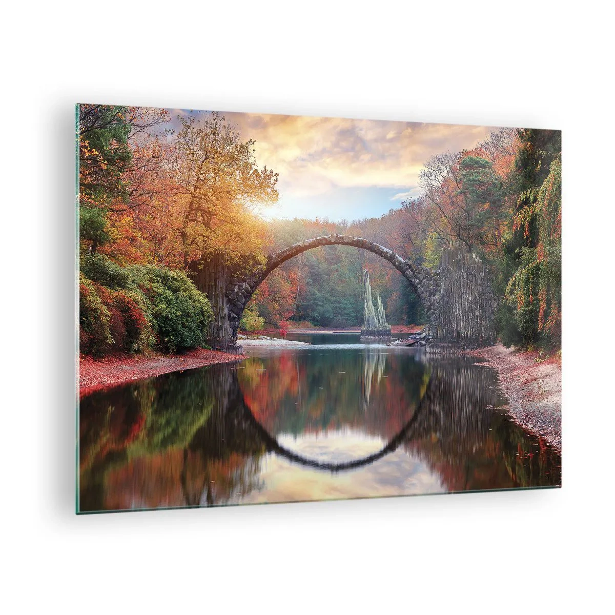 Tablou pe sticlă - Un pod de piatră reflectat într-un lac în mijlocul unei păduri de toamnă - 70x50cm - De cealaltă parte a oglinzii - Decorațiune modernă pentru perete pentru living și dormitor ARTTOR