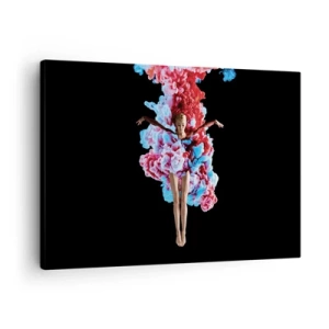 Tablou pe pânză Canvas - Un dansator înconjurat de fum colorat pe un fundal negru - 70x50cm - În plină înflorire - Decorațiune modernă pentru perete pentru living și dormitor ARTTOR