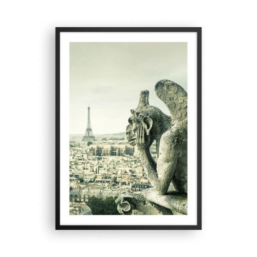 Poster în ramă neagră - O gargui cu vedere la Turnul Eiffel și la orizontul Parisului - 50x70cm - La taclale pariziene - Decorațiune modernă pentru perete pentru living și dormitor ARTTOR