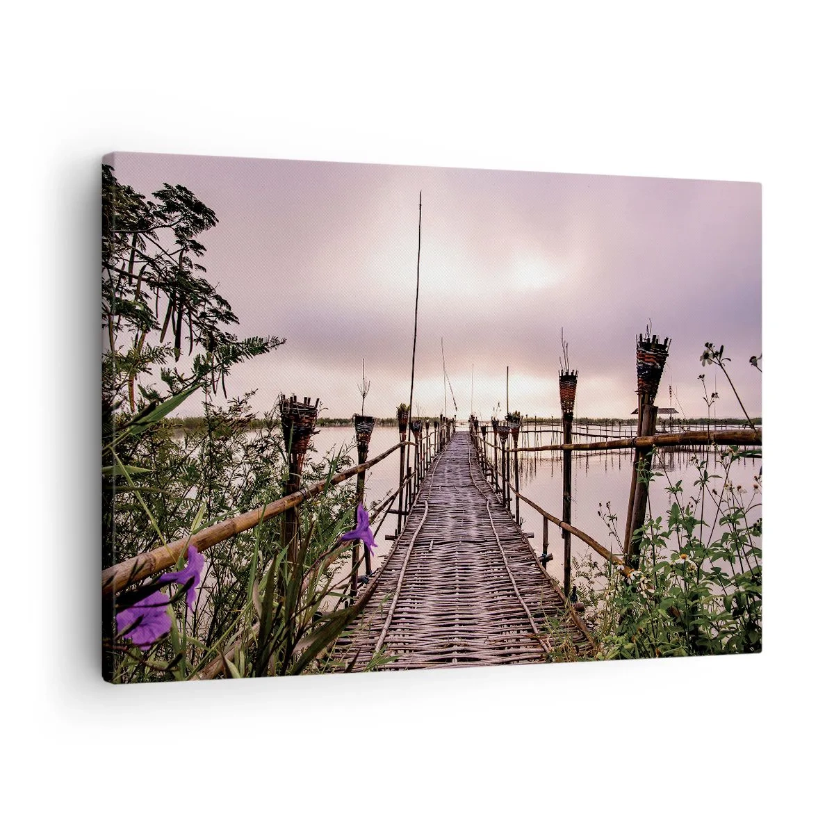 Tablou pe pânză Canvas - Pod de bambus peste apă în zori - 70x50cm - Pacea și liniștea Asiei - Decorațiune modernă pentru perete pentru living și dormitor ARTTOR