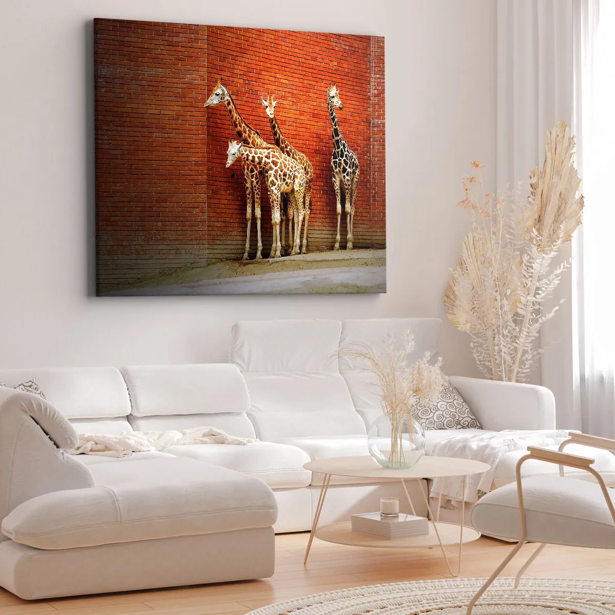 Tablou pe pânză Canvas - Patru girafe pe un zid de cărămidă într-un decor artistic - 70x50cm - Vezi vreun salcâm? - Decorațiune modernă pentru perete pentru living și dormitor ARTTOR