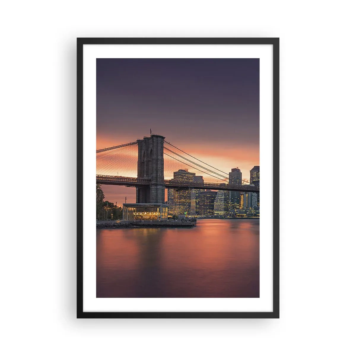 Poster în ramă neagră - Podul Brooklyn noaptea, cu orașul iluminat în fundal - 50x70cm - Scufundate în tăcerea liliachie - Decorațiune modernă pentru perete pentru living și dormitor ARTTOR