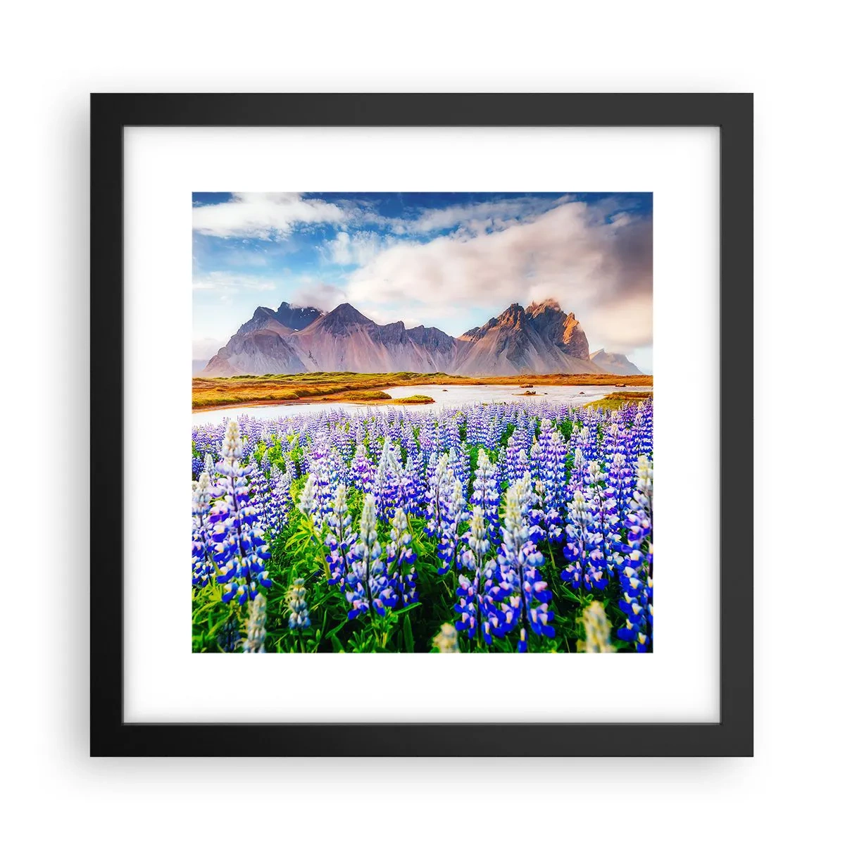 Poster în ramă neagră - Putere și severitate alături de blândețe - 30x30 cm