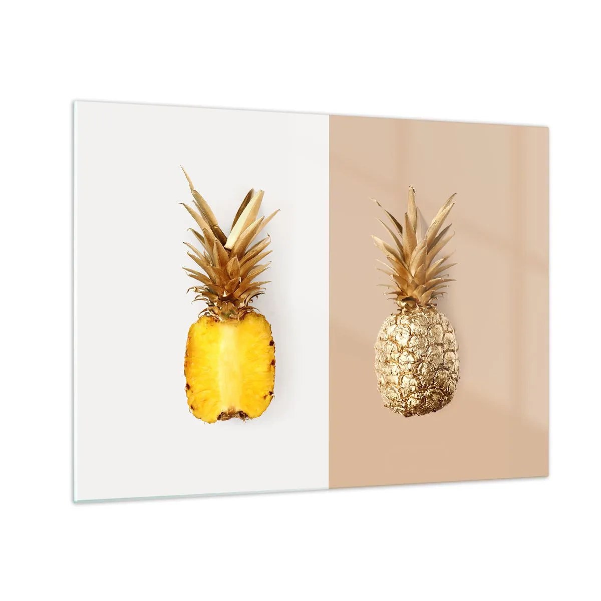 Tablou pe sticlă - Un ananas feliat și auriu pe două fundaluri contrastante - 70x50cm - Ananas de împărțit - Decorațiune modernă pentru perete pentru living și dormitor ARTTOR