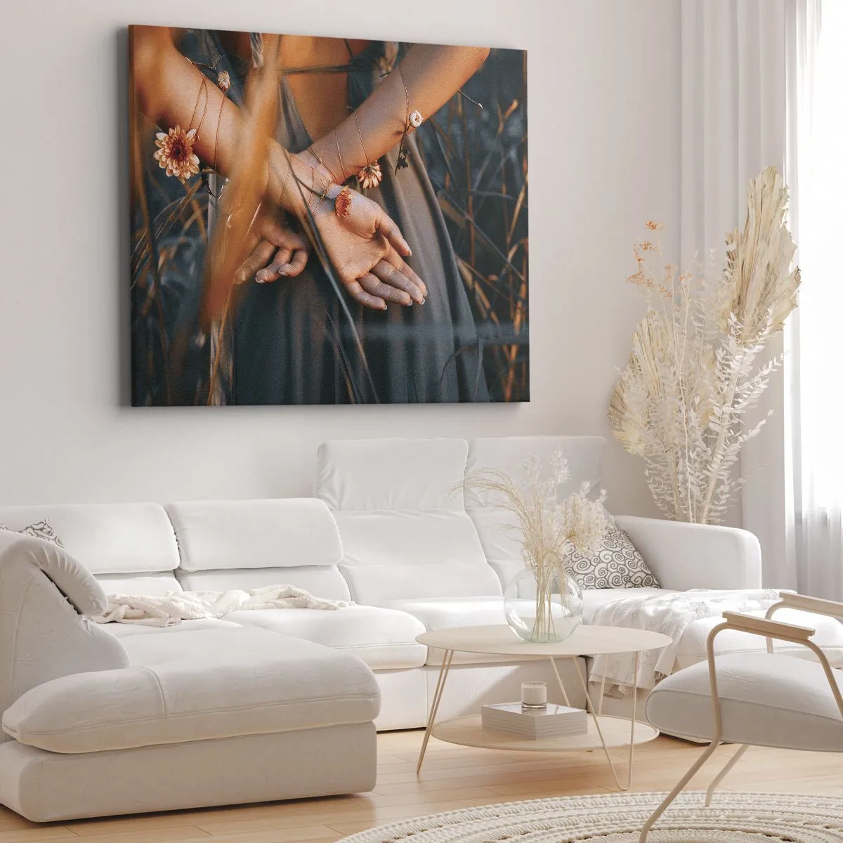 Tablou pe pânză Canvas - Mâini senzuale cu flori într-un cadru natural - 70x50cm - Legată de natură - Decorațiune modernă pentru perete pentru living și dormitor ARTTOR