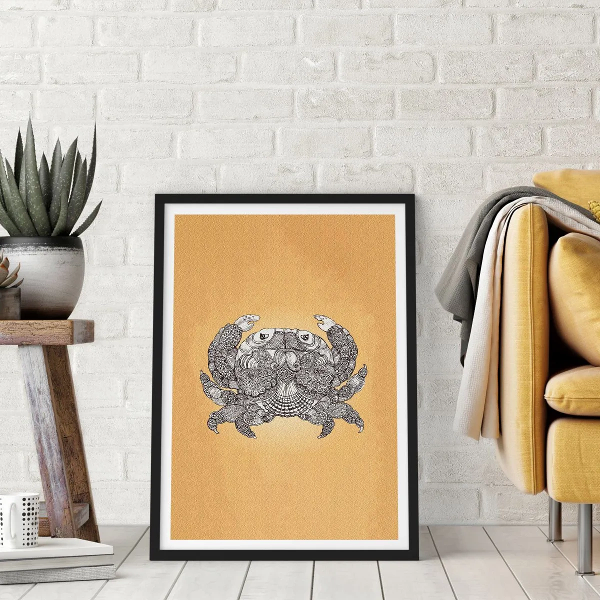 Poster în ramă neagră - Ilustrație decorativă a unui crab cu un model delicat pe un fundal auriu - 50x70cm - Poveștile Domnului Crab - Decorațiune modernă pentru perete pentru living și dormitor ARTTOR