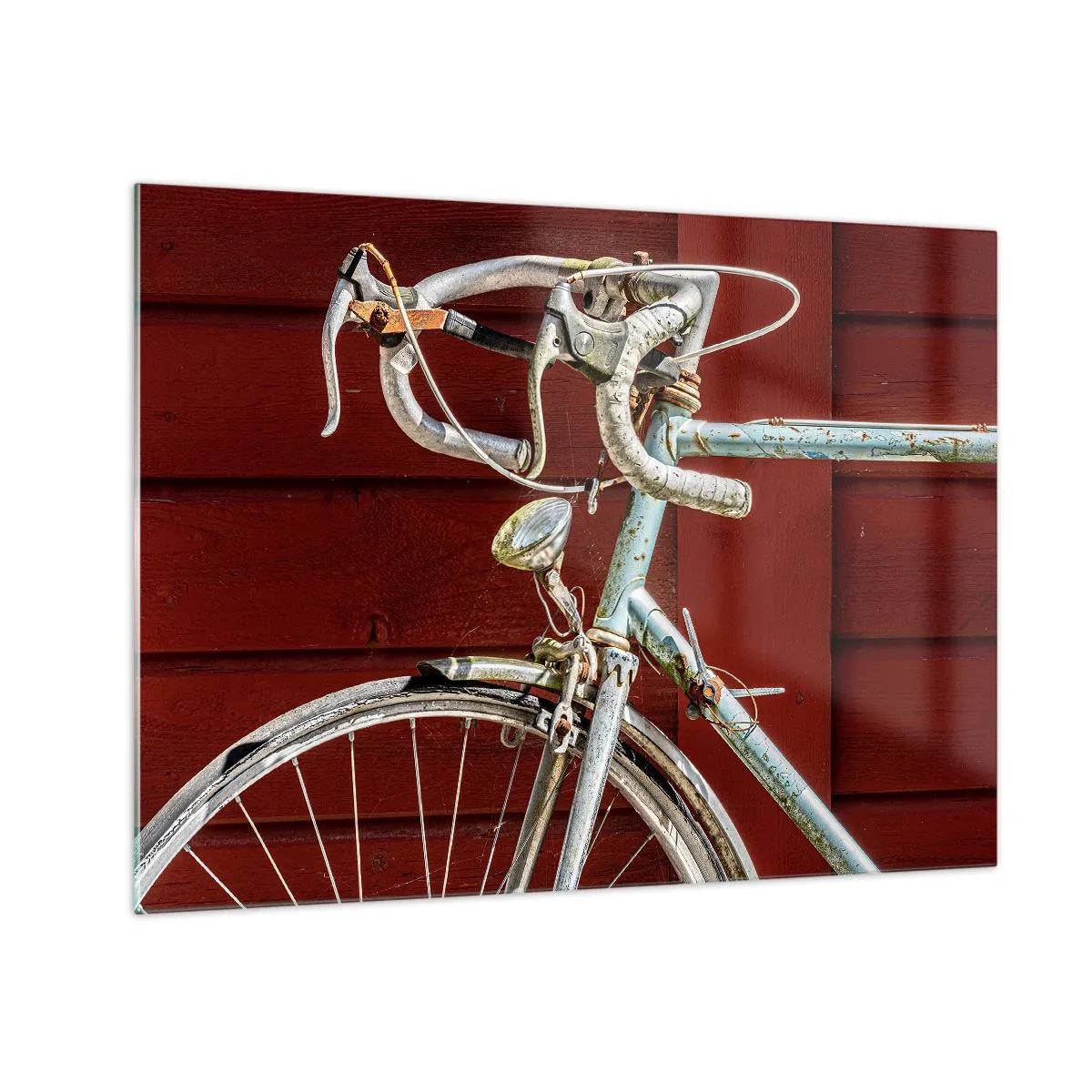 Tablou pe sticlă - O bicicletă veche de șosea din anii 1970 pe un perete roșu din lemn - 70x50cm - Creat pentru victorie - Decorațiune modernă pentru perete pentru living și dormitor ARTTOR