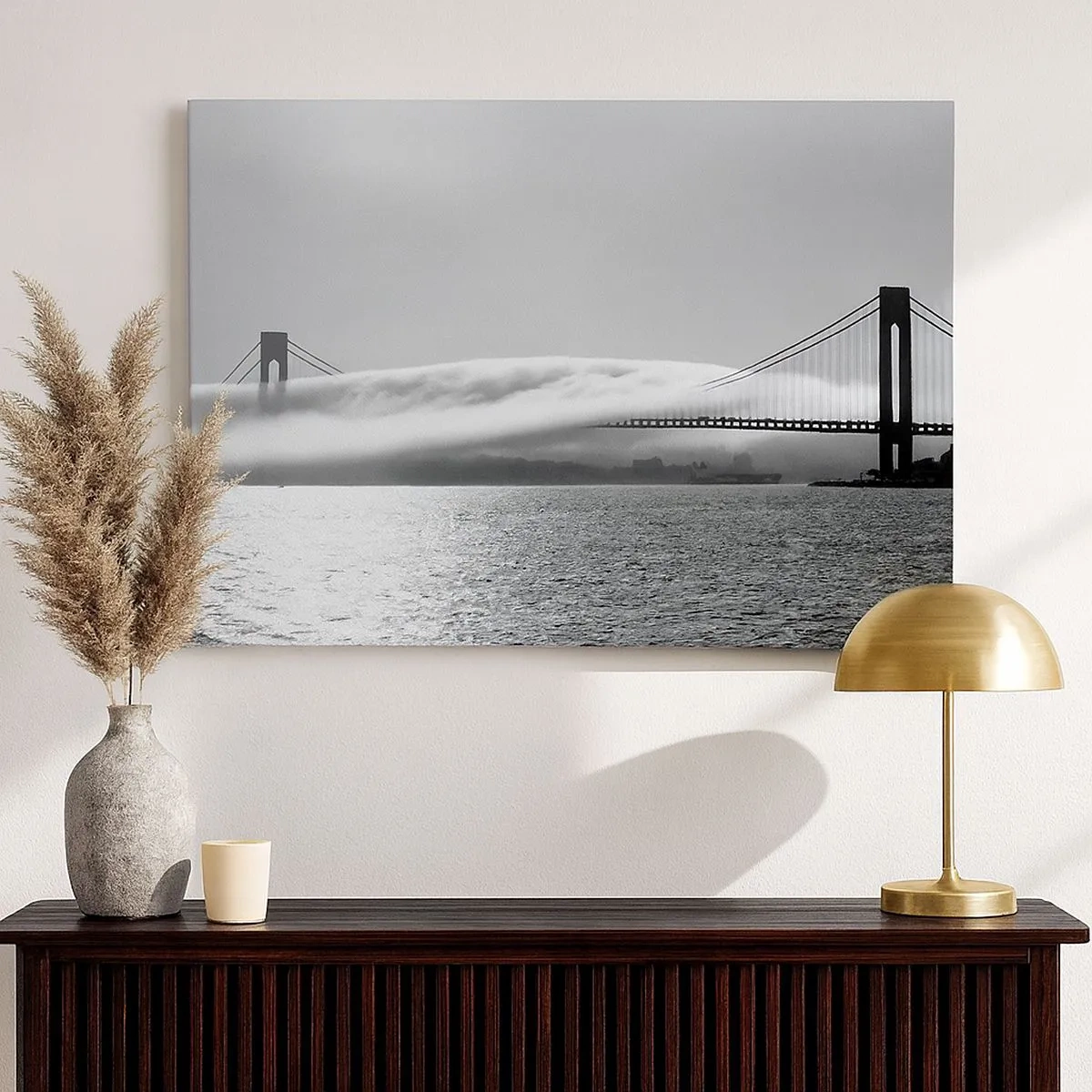 Tablou pe pânză Canvas - Un pod peste apă învăluit în ceață, într-o fotografie alb-negru - 70x50cm - Să trecem prin Golden Gate - Decorațiune modernă pentru perete pentru living și dormitor ARTTOR