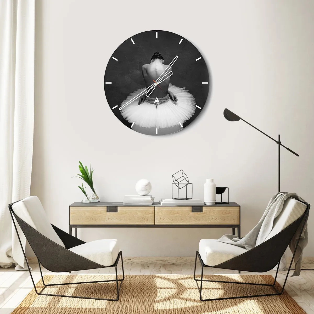 Ceas de perete - Ceas pe sticlă - O dansatoare într-o fustă de tul așezată pe spate, în alb și negru - 30x30cm - Chiar înflorește - Decorațiune modernă pentru perete pentru living, bucătărie și dormitor ARTTOR