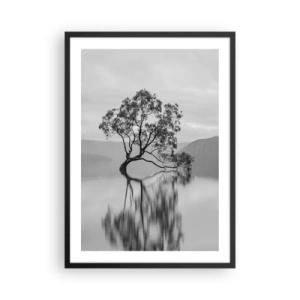 Poster în ramă neagră - Un copac singuratic reflectat în apa calmă - 50x70cm - Există o țară - Decorațiune modernă pentru perete pentru living și dormitor ARTTOR