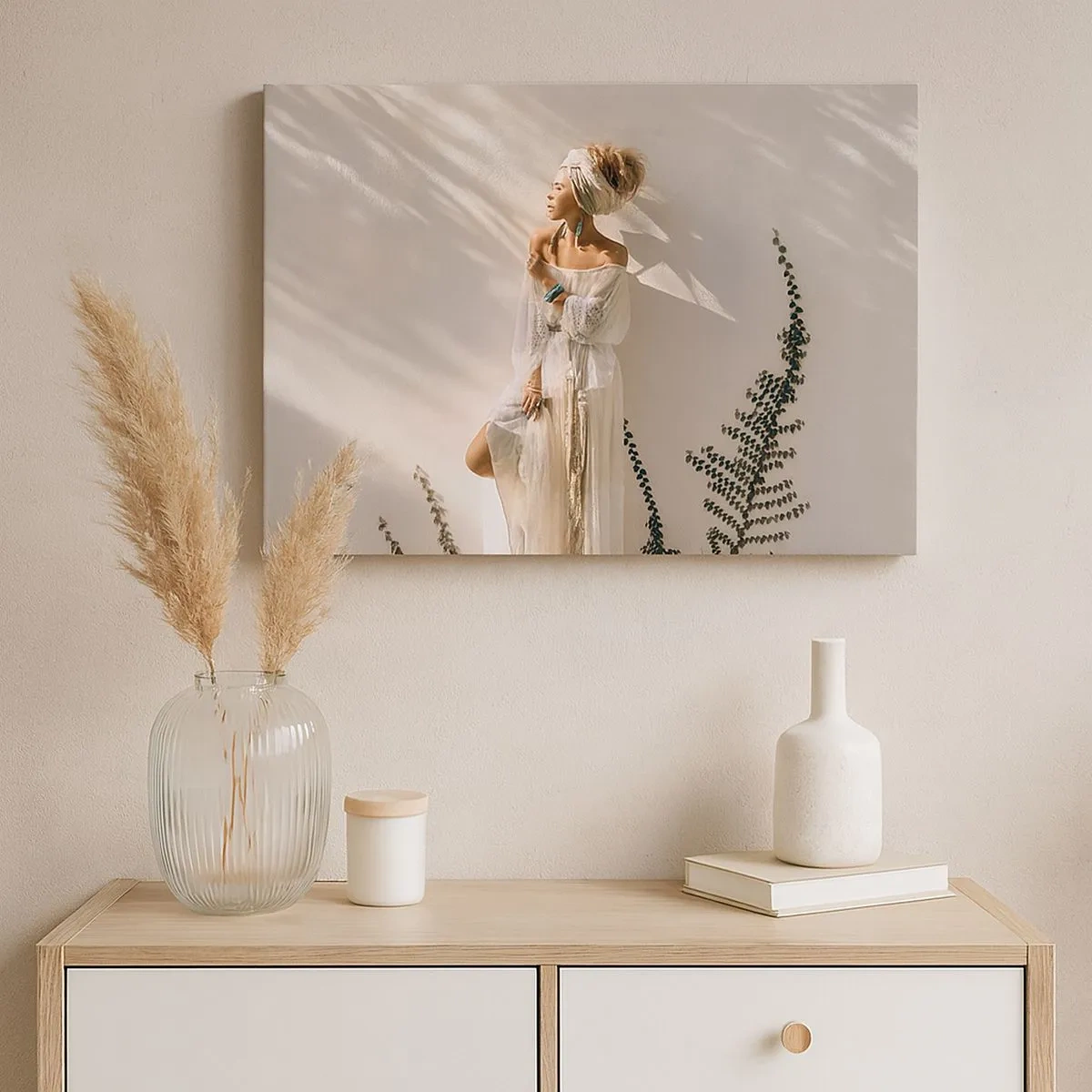 Tablou pe pânză Canvas - O femeie în stil boho, iluminată de razele soarelui - 70x50cm - Soarele și fata - Decorațiune modernă pentru perete pentru living și dormitor ARTTOR