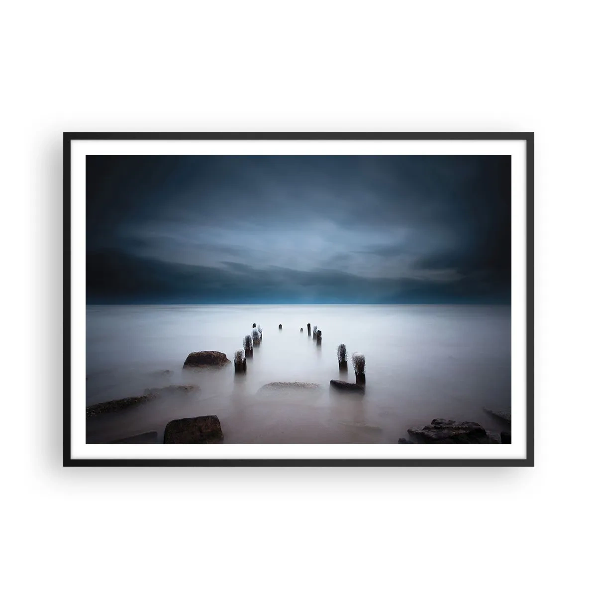 Poster în ramă neagră - Un lac în ceața calmă - 100x70 cm