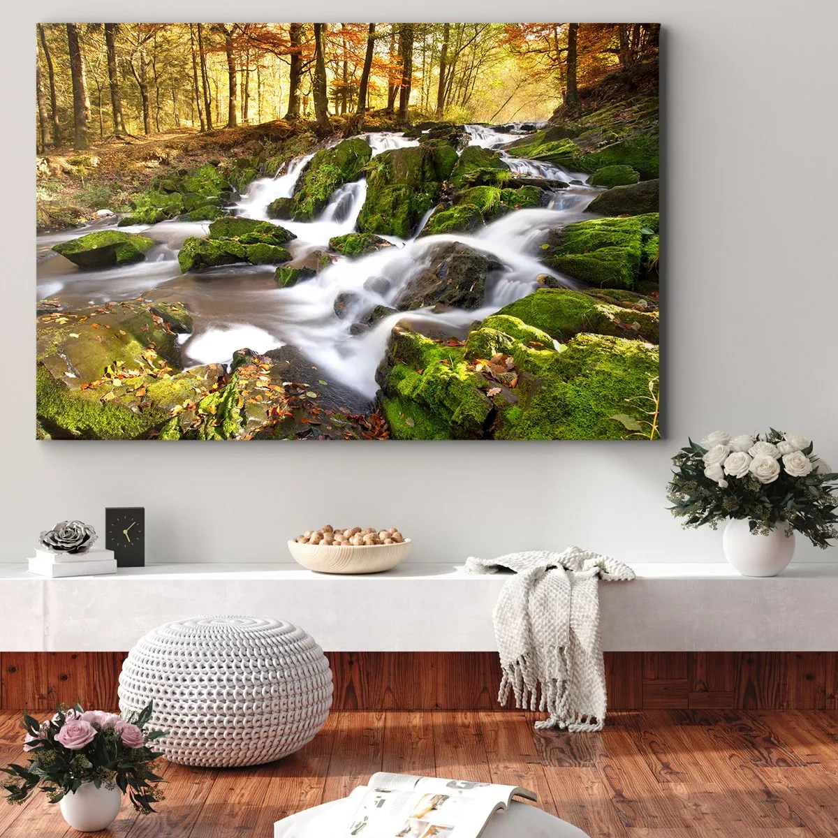 Tablou pe pânză Canvas - Un peisaj împădurit cu o cascadă înconjurată de mușchi - 70x50cm - Repede prin pădure de toamnă - Decorațiune modernă pentru perete pentru living și dormitor ARTTOR