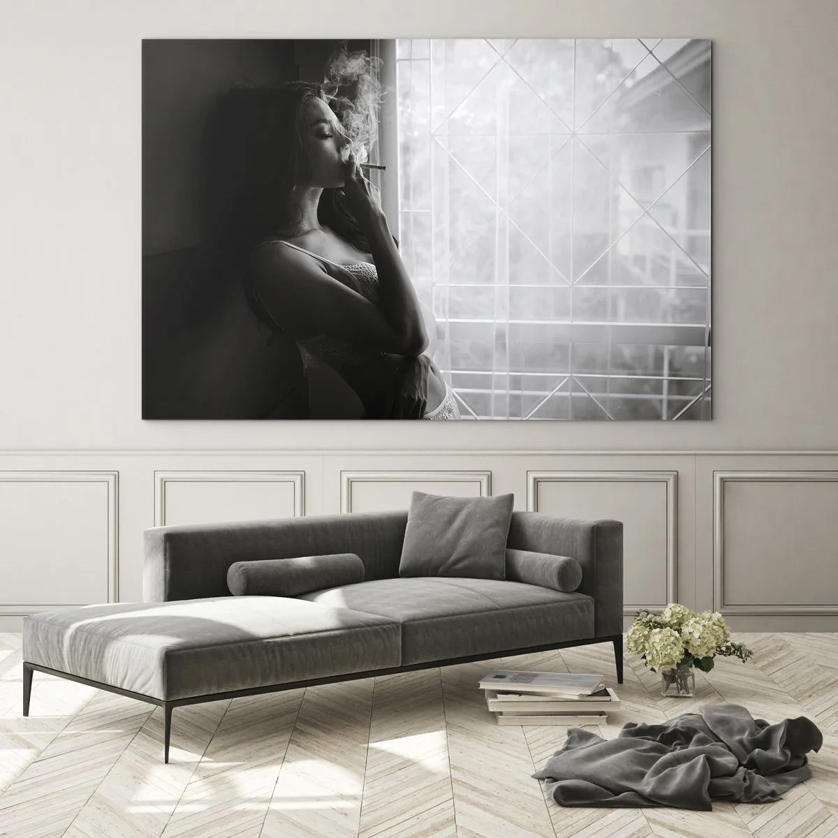 Tablou pe sticlă - Femeie fumând lângă fereastră, în alb și negru - 70x50cm - Un moment senzual - Decorațiune modernă pentru perete pentru living și dormitor ARTTOR