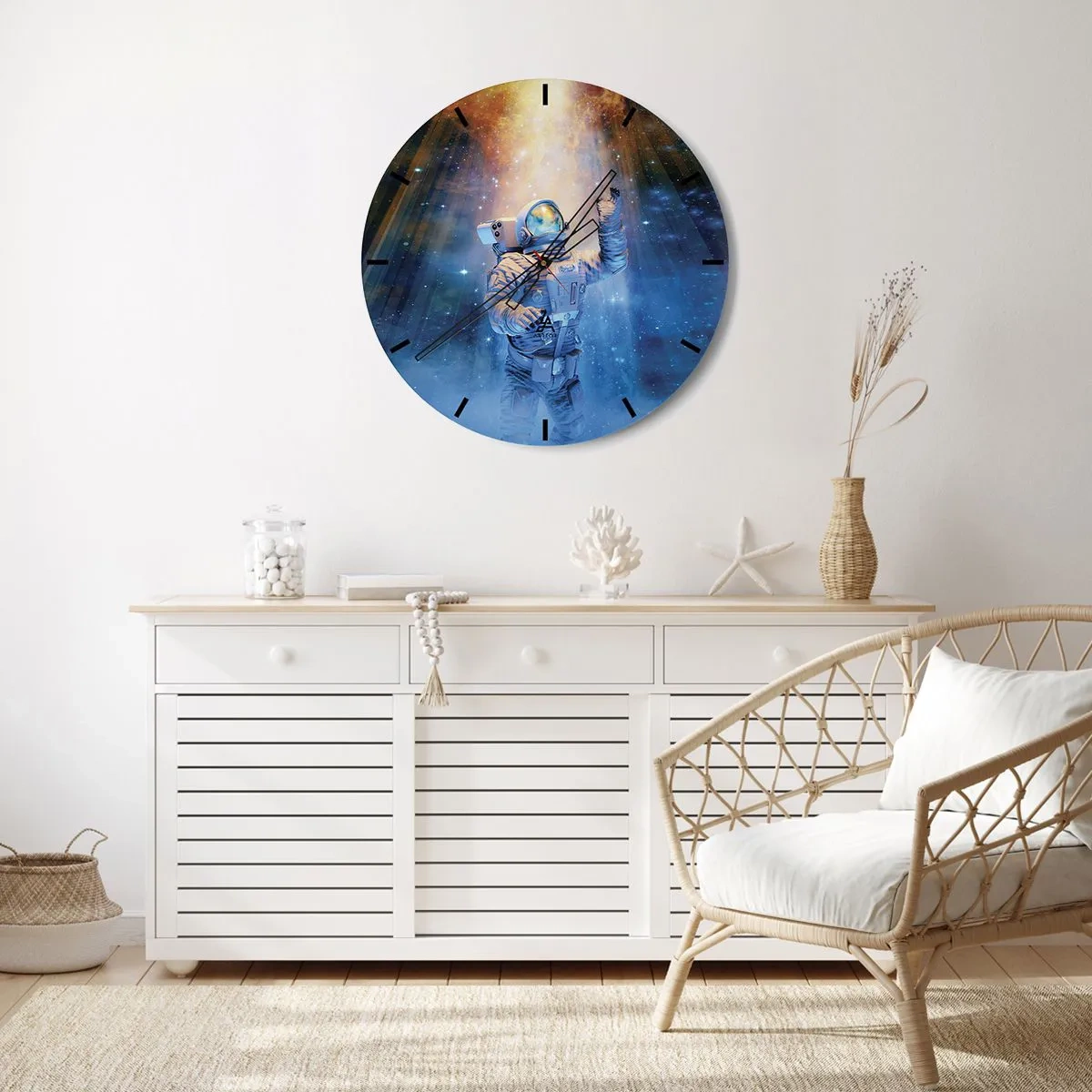 Ceas de perete - Ceas pe sticlă - Un astronaut plutind prin spațiu în lumina stelelor - 30x30cm - În cele din urmă am ajuns - Decorațiune modernă pentru perete pentru living, bucătărie și dormitor ARTTOR