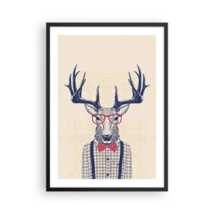 Poster în ramă neagră - Cerb elegant cu ochelari și papion pe fundal bej - 50x70cm - O extravaganță jucăușă - Decorațiune modernă pentru perete pentru living și dormitor ARTTOR