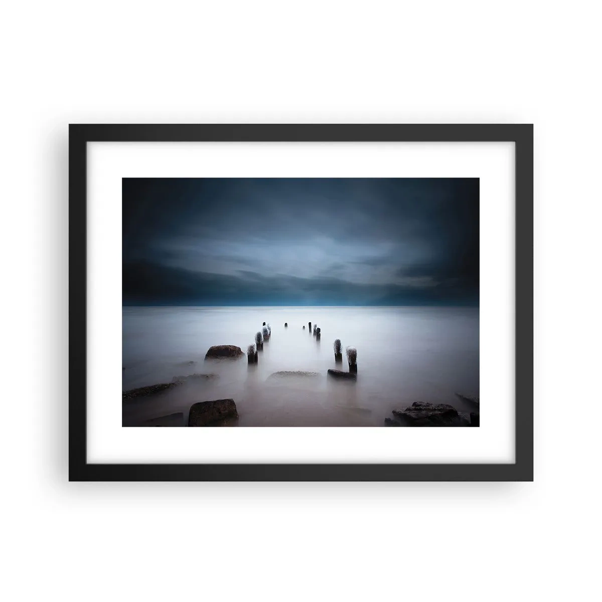 Poster în ramă neagră - Un lac în ceața calmă - 40x30 cm