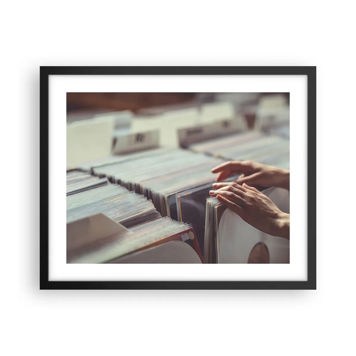 Poster în ramă neagră - În căutarea emoției - 50x40 cm