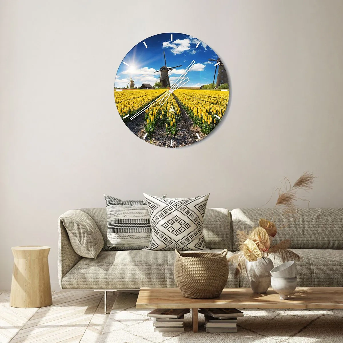 Ceas de perete - Ceas pe sticlă - Lalele galbene pe fundalul morilor de vânt și al cerului albastru - 30x30cm - Olandez pe cât se poate - Decorațiune modernă pentru perete pentru living, bucătărie și dormitor ARTTOR