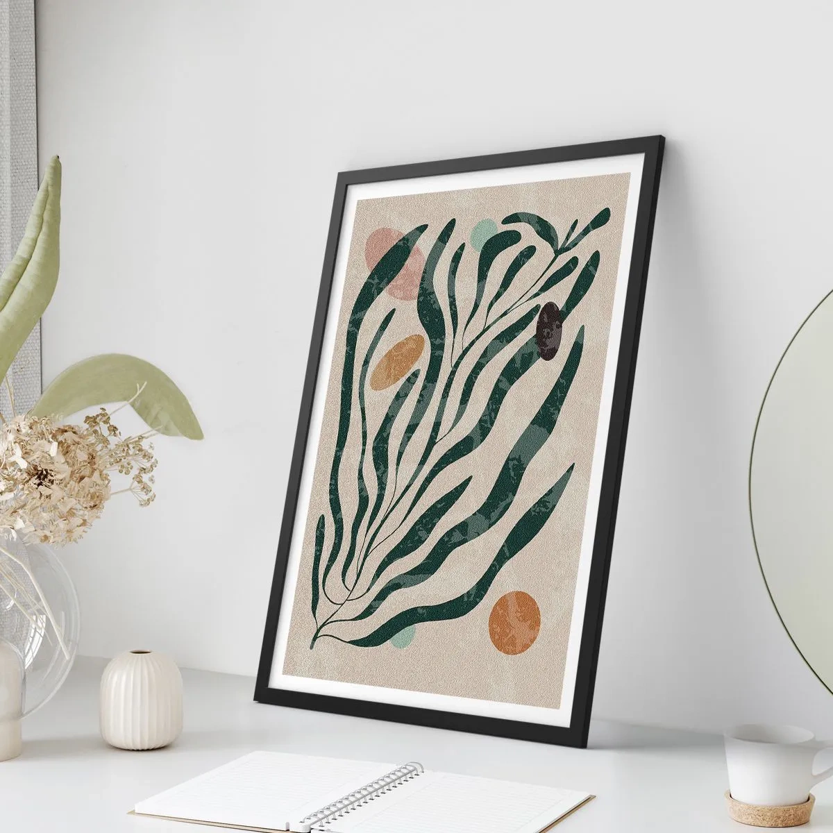 Poster în ramă neagră - Compoziție vegetală abstractă în verde și bej - 50x70cm - În mijlocul vegetației - Decorațiune modernă pentru perete pentru living și dormitor ARTTOR