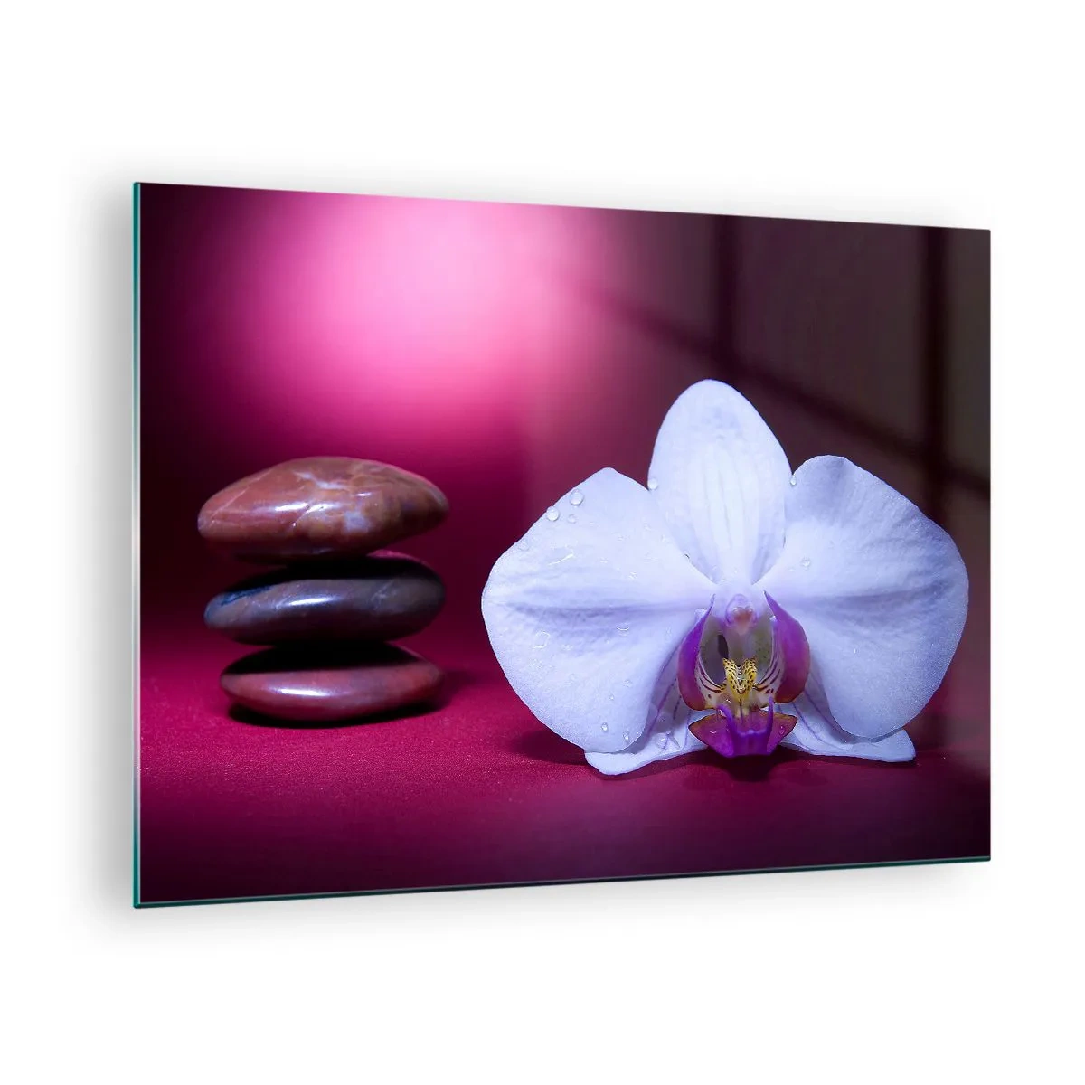 Tablou pe sticlă - Orhidee albă și pietre pe un fundal de lumină violetă - 70x50cm - Un studiu al prospețimii în mov - Decorațiune modernă pentru perete pentru living și dormitor ARTTOR