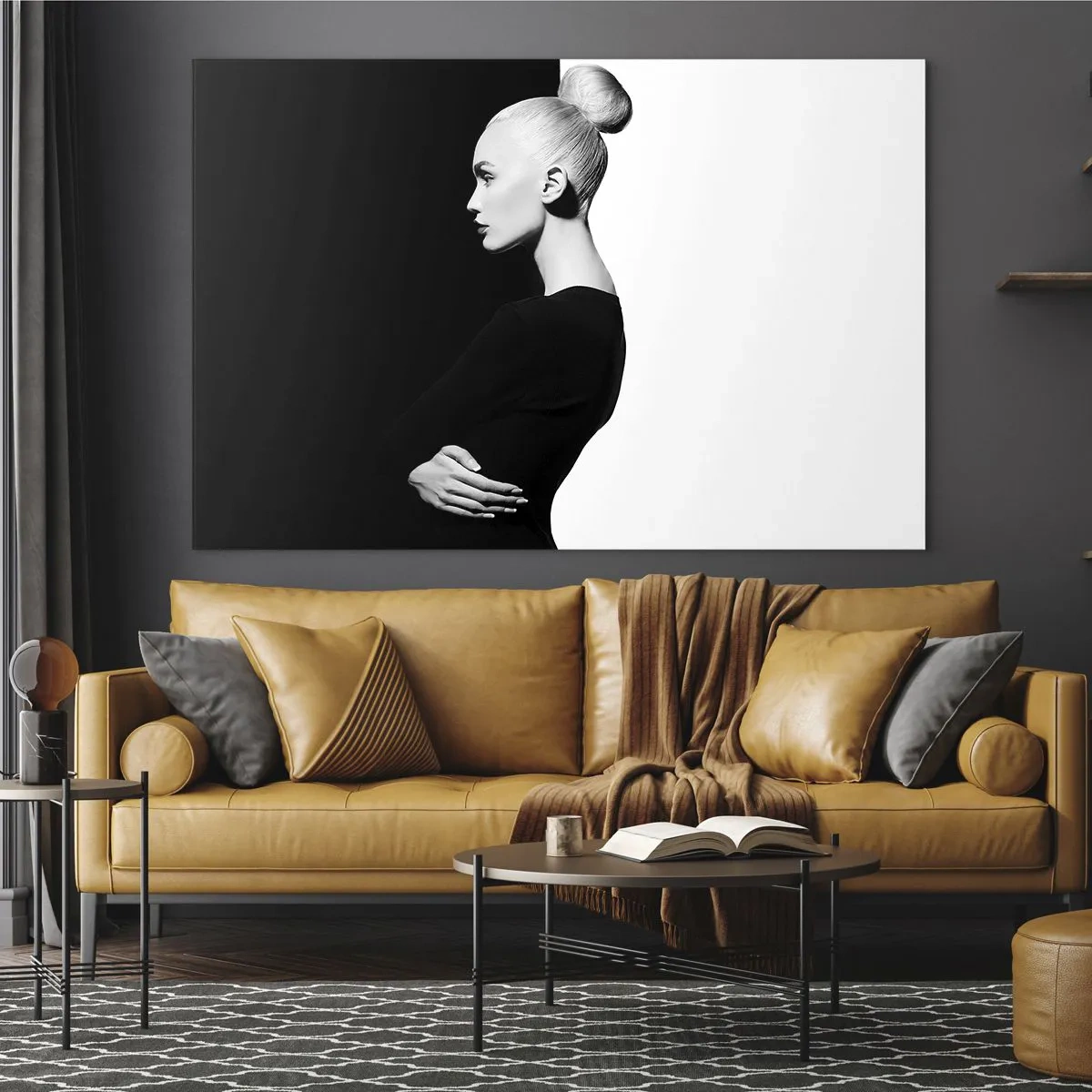 Tablou pe sticlă - Portret alb-negru al unei femei într-un coc elegant - 70x50cm - Pur și simplu o femeie - Decorațiune modernă pentru perete pentru living și dormitor ARTTOR